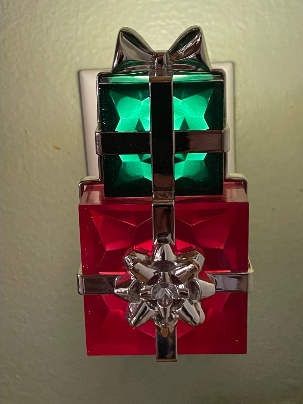 Bath & Body Works STACK OF CHRISTMAS PRESENTS WALLFLOWER PLUG